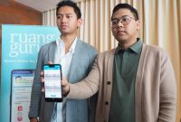 Ruangguru dan Telkomsel memberikan akses untuk siswa belajar secara online. (Foto: sinarharapan.id)