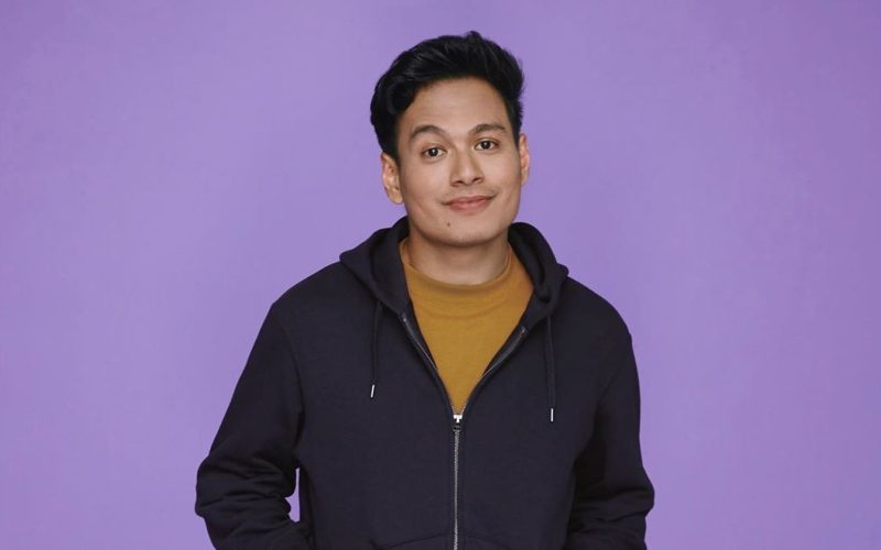 Setelah sempat rehat sejenak dari dunia musik, penyanyi Rendy Pandugo kembali hadir dengan single terbarunya yang berjudul 