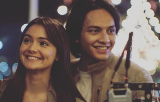 Meskipun sempat terpisah dengan Amanda Rawles cukup lama, Jefri Nichol tetap mampu membangun chemistry di Dear Nathan: Thank You Salma. (Foto: Dok. Rapi Films)