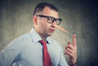 Terdapat beberapa tips yang bisa dilakukan untuk mendeteksi orang yang sedang berbohong agar kamu tidak tertipu lagi. (Foto: iStock)