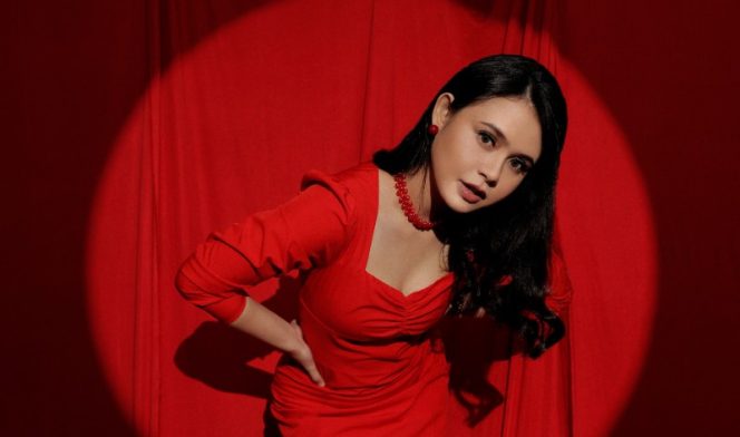 Penyanyi cantik Maizura baru saja merilis single terbarunya bertajuk 