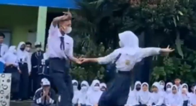 Video pelajar SMPN 1 Ciawi berdansa viral di medsos dan mendapatkan banyak hujatan. Namun, tak sedikit juga yang mendukung prestasi mereka. (Foto: Instagram/nadiemmakarim)