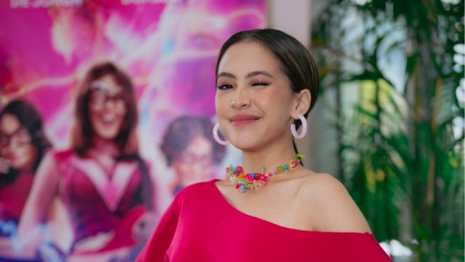 Aktris cantik Adhisty Zara akan kembali menghiasi layar bioskop melalui aksinya sebagai super hero di film Virgo & The Sparklings. (Foto: Poplicist)