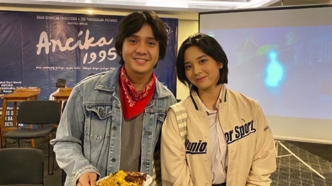 Film Ancika 1995 resmi mengumumkan Zee JKT48 sebagai pemeran Ancika dan Arbani Yasiz sebagai Dilan yang menggantikan Iqbaal Ramadhan. (Foto: Istimewa)