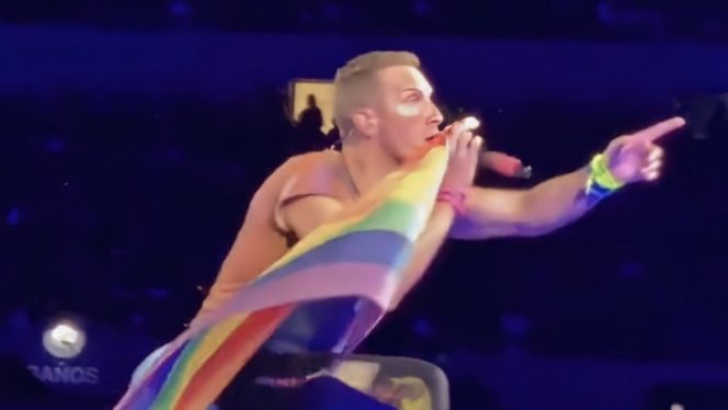 
 Konser perdana Coldplay di Indonesia mendapatkan penolakan dari Alumni 212 karena dianggap mendukung LGBTQ dan ateisme. (Foto: Istimewa)