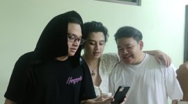 Boyband TBA yang beranggotakan ex Coboy Junior yaitu Iki, Bastian, dan Aldy memilih menggunakan live band sebagai pengiring saat perform. (Foto: RariaMedia/Rafi)