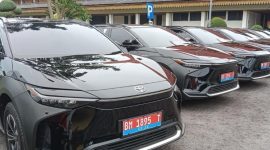 Kejati Riau mengembalikan mobil listrik yang dibeli dengan harga Rp1,3 miliar per unit dan meminta untuk diganti dengan Fortuner. (Foto: Detik)