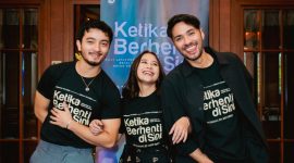 Prilly Latuconsina, Refal Hady, hingga Umay Shahab terlibat dalam proyek film Ketika Berhenti di Sini yang akan tayang 27 Juli 2023. (Foto: Sinemaku Pictures)