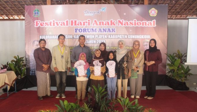 Mahasiswa yang tergabung dalam tim KKN-PPM UGM 2023-YO115 selenggarakan Festival Hari Anak untuk mendukung anak-anak berani berekspresi. (Foto: Dok. KKN-PPM UGM 2023-YO115)