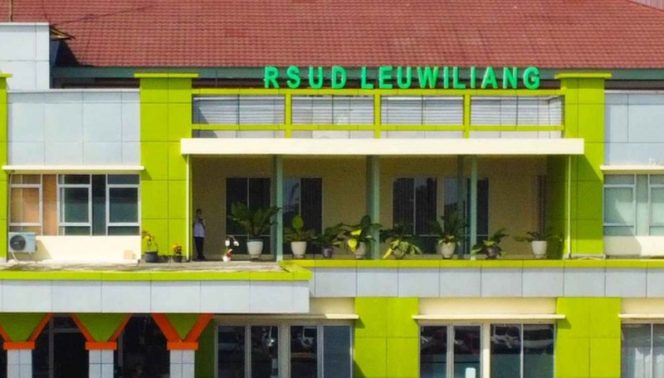 Beredar video keluarga pasien yang menduga RSUD Leuwiliang menyembunyikan ambulans yang seharusnya bisa digunakan. (Foto: Radar Bogor)