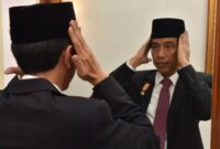 Presiden Jokowi meminta kepada para menterinya untuk tidak membuat kebijakan yang dapat merugikan masyarakat jelang masa jabatannya berakhir. (Foto: Facebook/Jokowi)